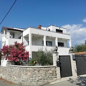 Nika Apartman